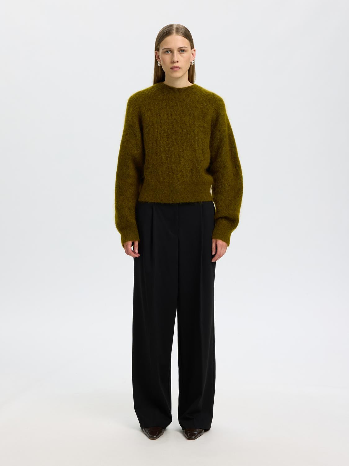 model_shot-front_full